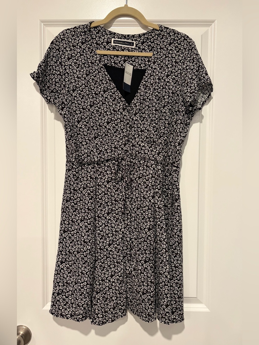 Abercrombie & Fitch Black Floral Wrap-Front Short Sleeve Dress